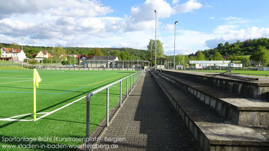 Berglen, Sportanlage Brühl (Kunstrasenplatz)