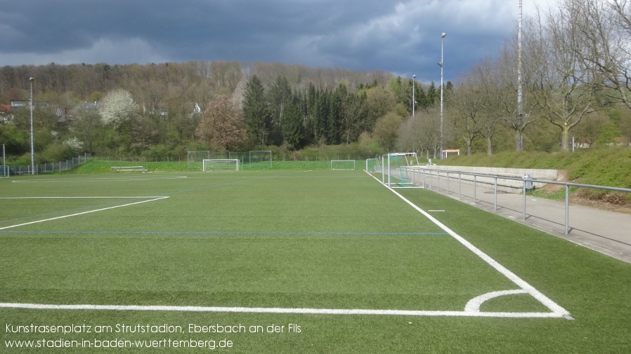 Ebersbach an der Fils, Kunstrasenplatz am Strutstadion