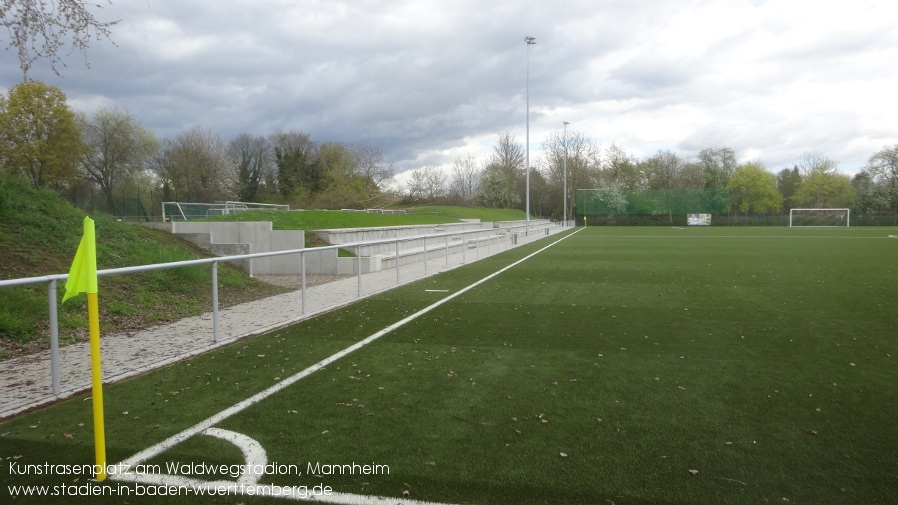 Mannheim, Kunstrasenplatz am Waldwegstadion