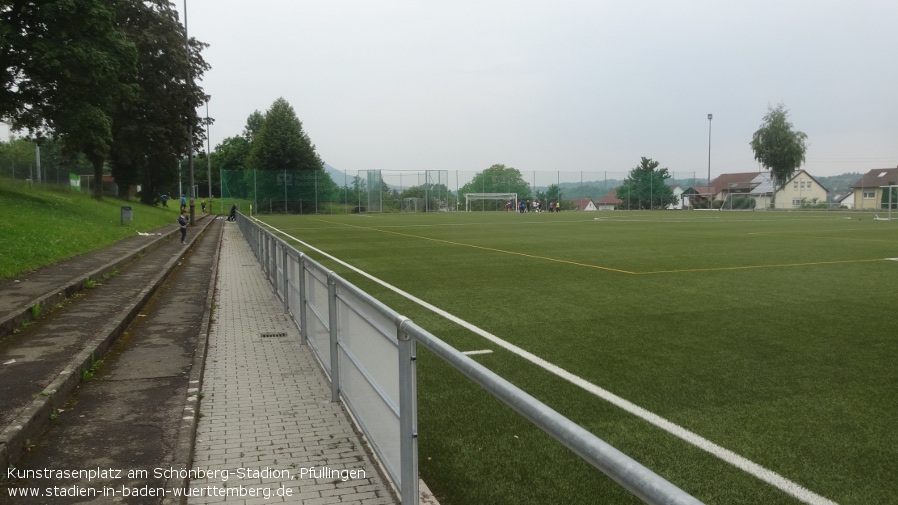 Pfullingen, Kunstrasenplatz am Schönberg-Stadion