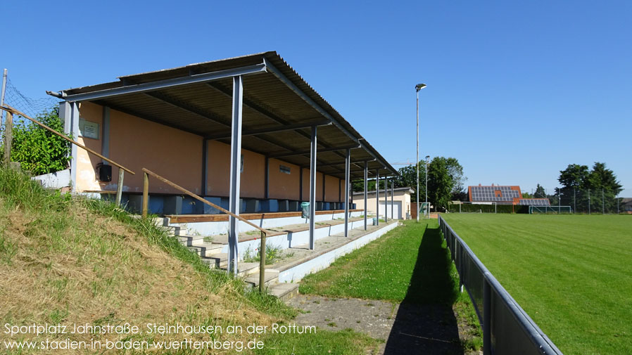 Steinhausen an der Rottum, Sportplatz Jahnstraße