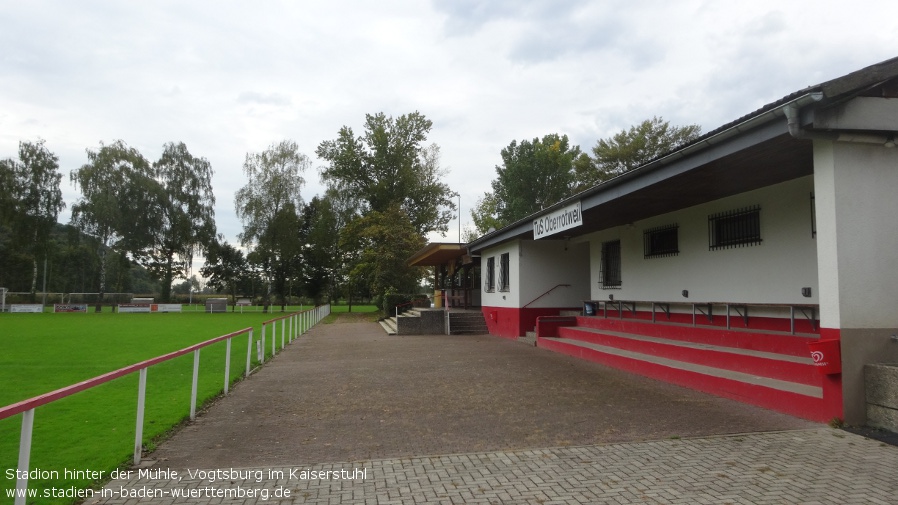 Vogtsburg im Kaiserstuhl, Stadion hinter der Mühle