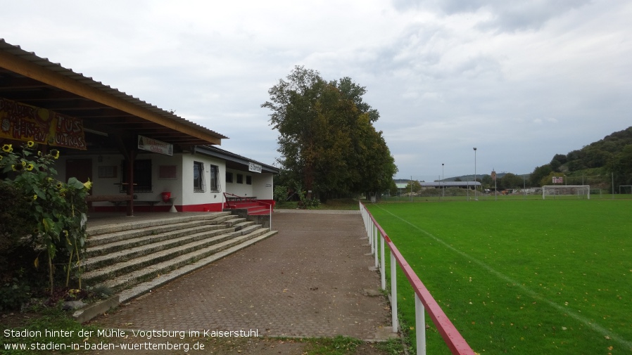 Vogtsburg im Kaiserstuhl, Stadion hinter der Mühle