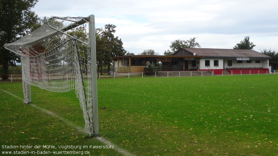 Vogtsburg im Kaiserstuhl, Stadion hinter der Mühle