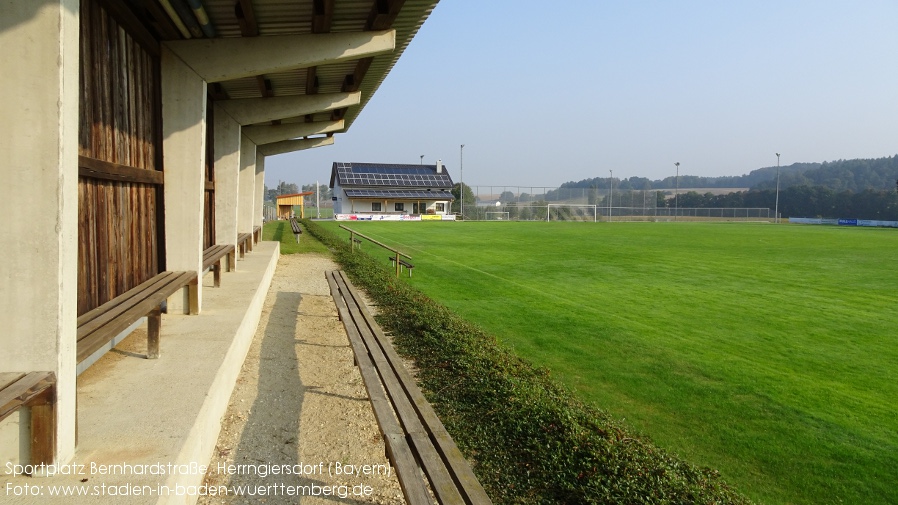 Herrngiersdorf, Sportplatz Bernhardstraße