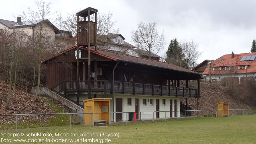 Michelsneukirchen, Sportplatz Schulstraße