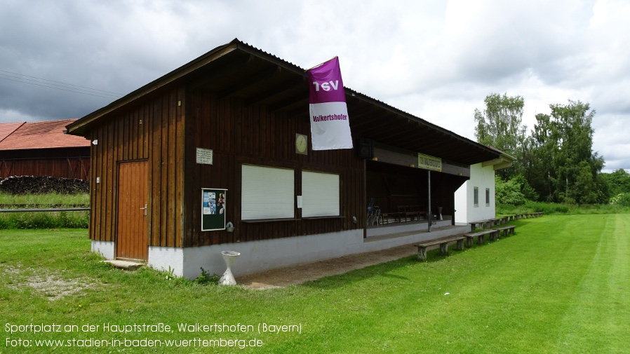 Walkertshofen, Sportplatz an der Hauptstraße