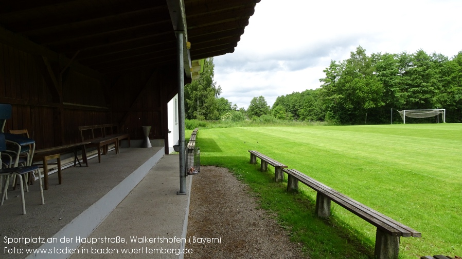 Walkertshofen, Sportplatz an der Hauptstraße