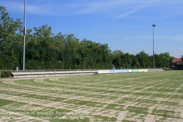 Kunstrasenplatz im Sportpark Raunheim (Hessen)