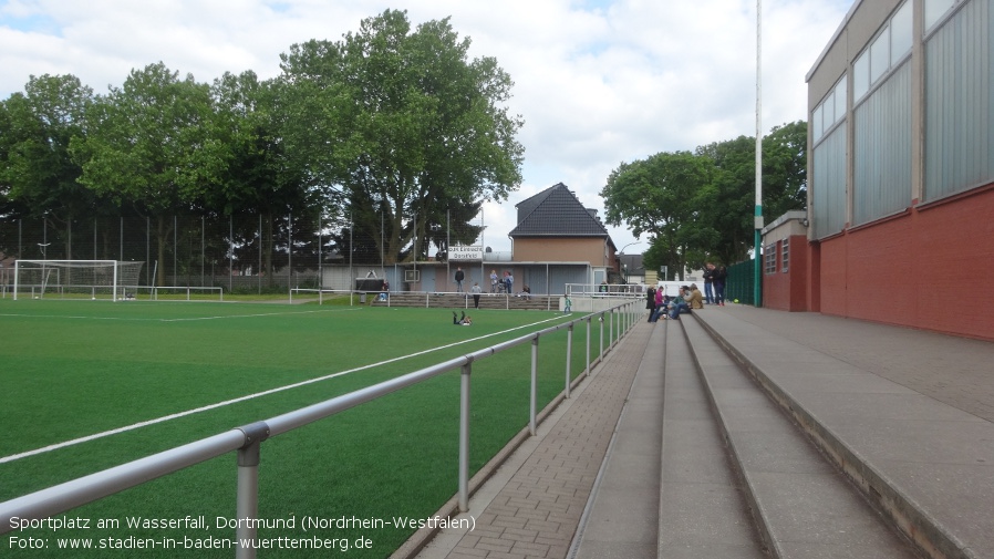 Dortmund, Sportplatz am Wasserfall