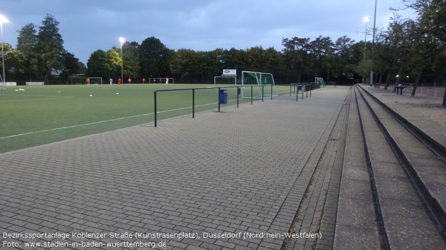 Düsseldorf, Bezirkssportanlage Koblenzer Straße, Kunstrasenplatz,  Nordrhein-Westfalen