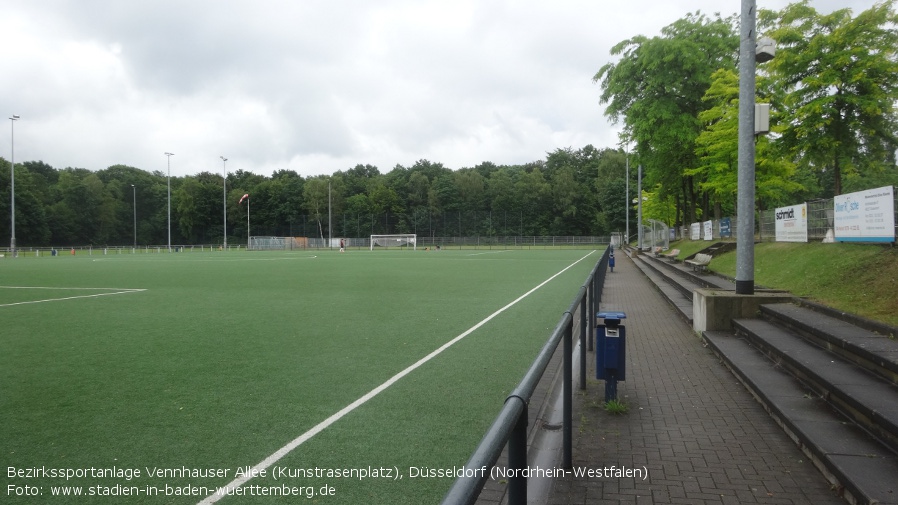 Düsseldorf, Bezirkssportanlage Vennhauser Allee (Kunstrasenplatz)