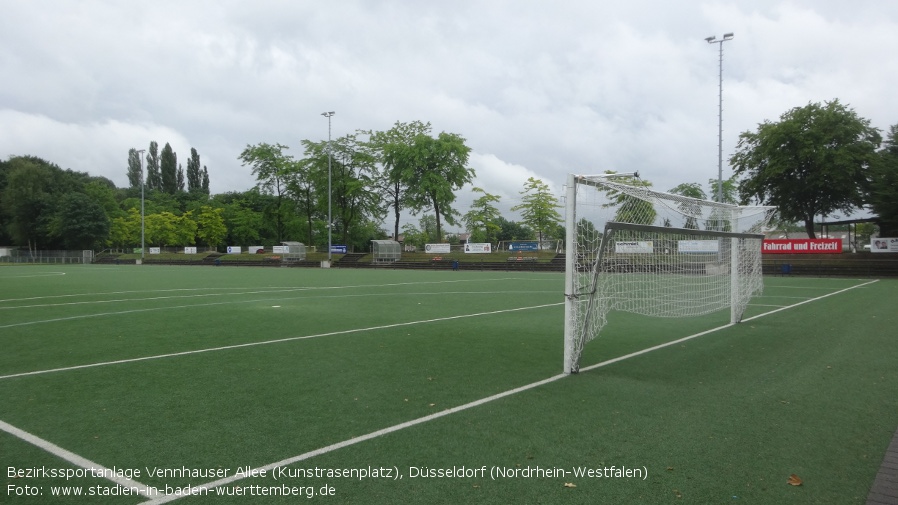 Düsseldorf, Bezirkssportanlage Vennhauser Allee (Kunstrasenplatz)