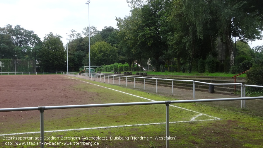 Duisburg, Bezirkssportanlage Stadion Bergheim (Ascheplatz)