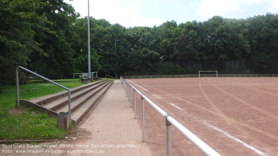 Herne, Sportplatz Bladenhorster Straße