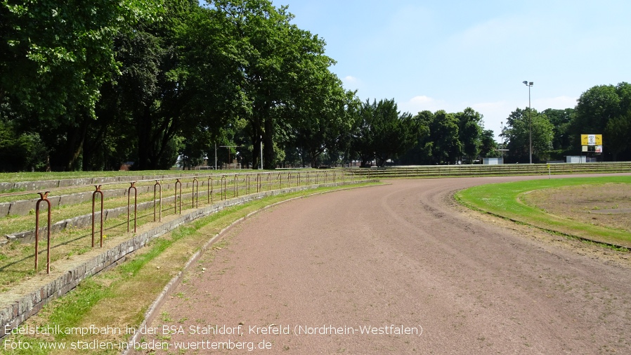 Krefeld, Edelstahlkampfbahn in der BSA Stahldorf