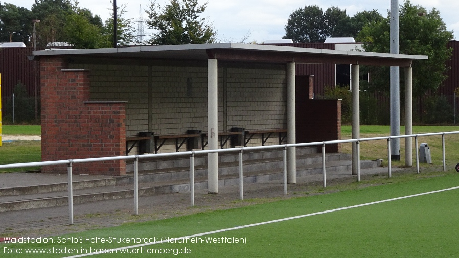 Schloß Holte-Stukenbrock, Waldstadion