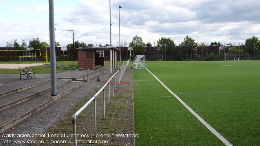 Schloß Holte-Stukenbrock, Waldstadion