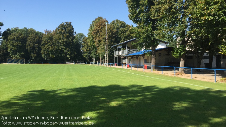 Eich, Sportplatz im Wäldchen