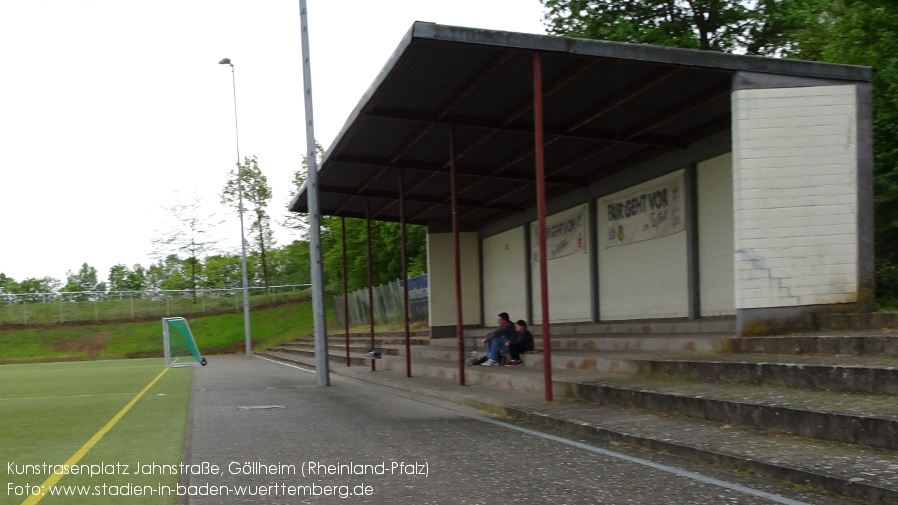 Göllheim, Kunstrasenplatz an der Jahnstraße