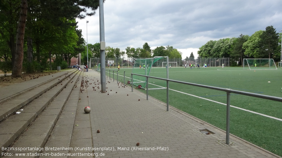 Mainz, Bezirkssportanlage Bretzenheim Kunstrasenplatz (Rheinland-Pfalz)