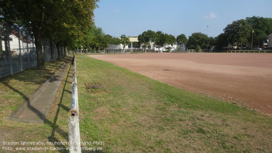 Neuhofen, Stadion Jahnstraße (Rheinland-Pfalz)