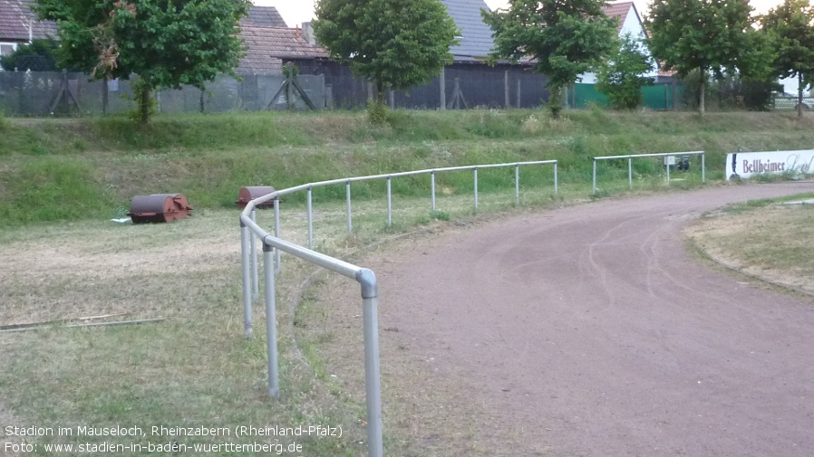 Stadion im Mauseloch, Rheinzabern (Rheinland-Pfalz)