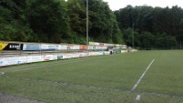 Sportplatz am Waldrand, Salmtal (Rheinland-Pfalz)