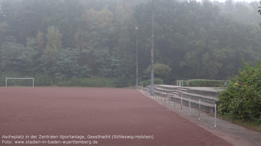 Geesthacht, Ascheplatz in der zentralen Sportanlage