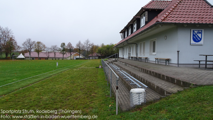 Rodeberg, Sportplatz Struth